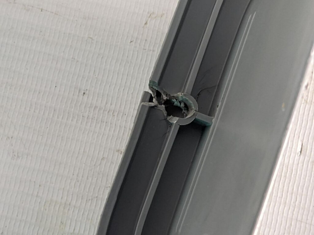 рамка вентиляционного люка кабины б/у \ облом крепления - 4